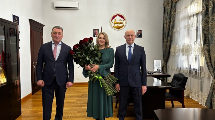 Михаил Мишустин поздравил Мадину Кокаеву с Международным женским праздником 