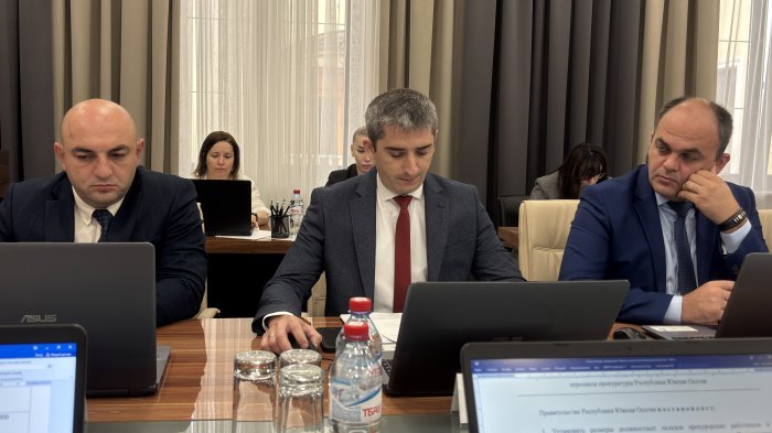 Установление должностных окладов работникам прокуратуры